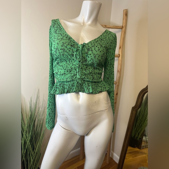 Mango MNG Green Ruffle Long Sleeve Crop Top Green Black XS - Picture 1 of 7